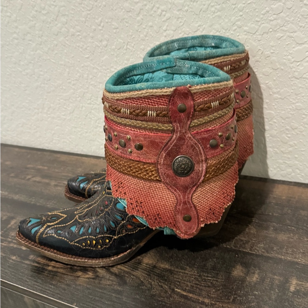 Women’s CORRAL FLIPPED AND REMOVABLE SHAFT size 9